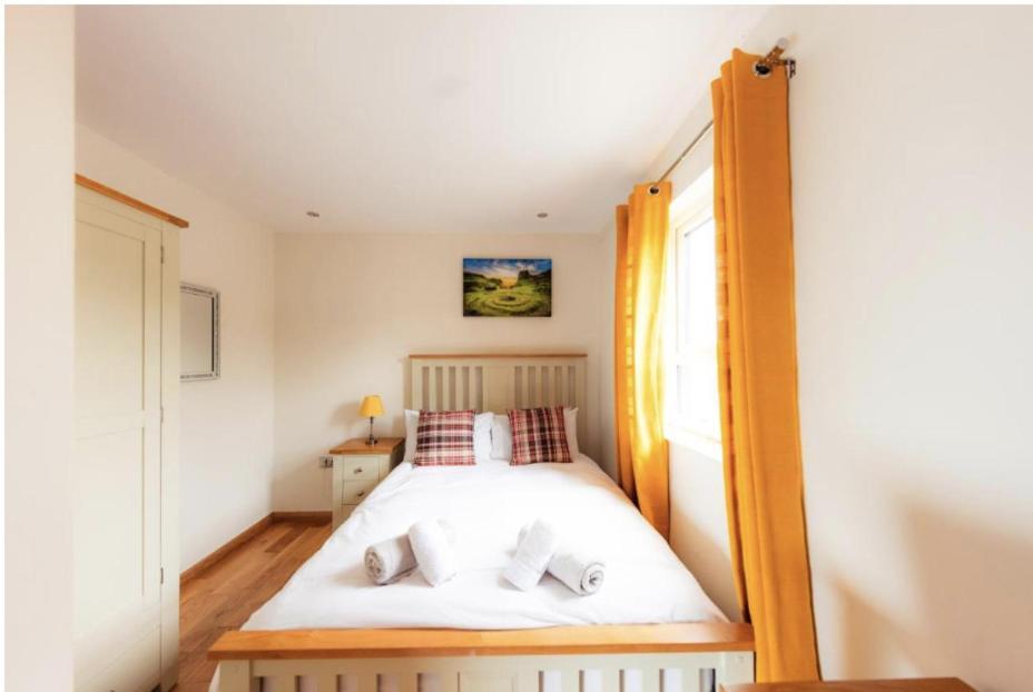 Luxury Cottage With Stunning Views Near Fairy Pools - School House 3 Карбост Екстер'єр фото