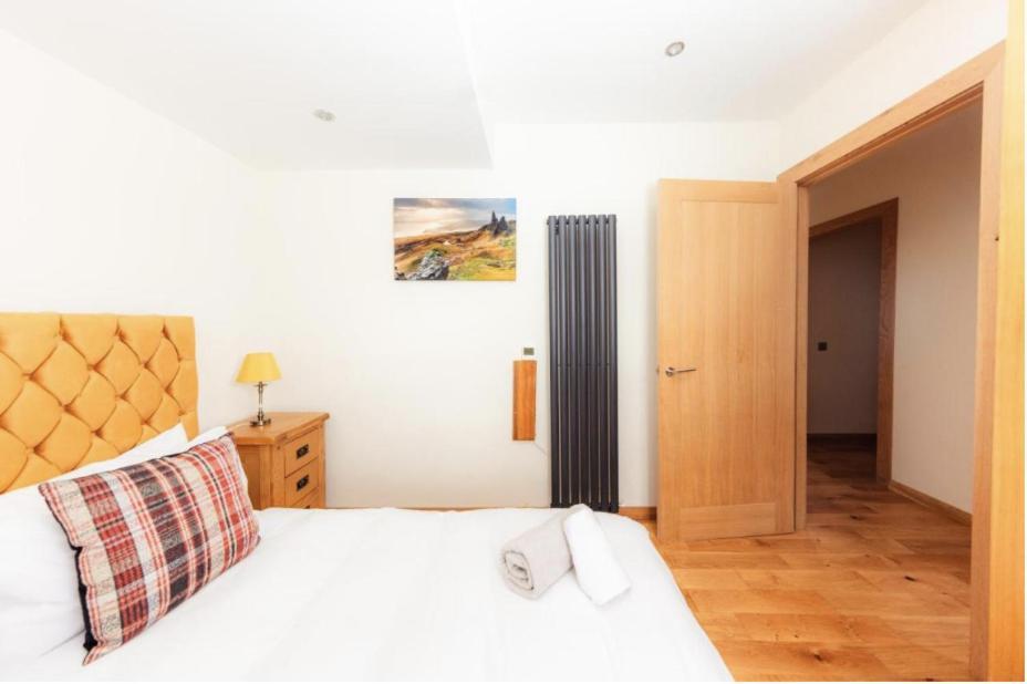 Luxury Cottage With Stunning Views Near Fairy Pools - School House 3 Карбост Екстер'єр фото
