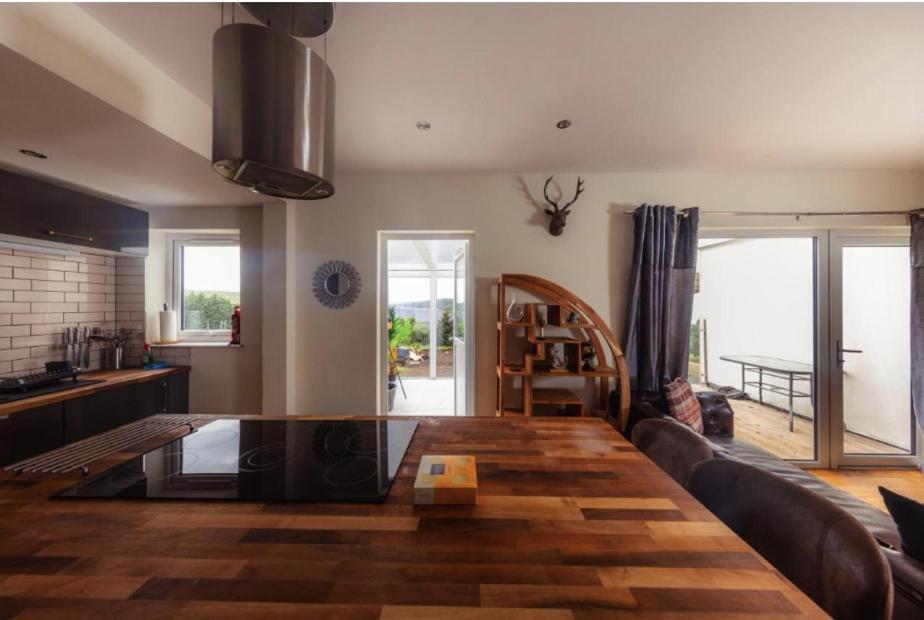 Luxury Cottage With Stunning Views Near Fairy Pools - School House 3 Карбост Екстер'єр фото